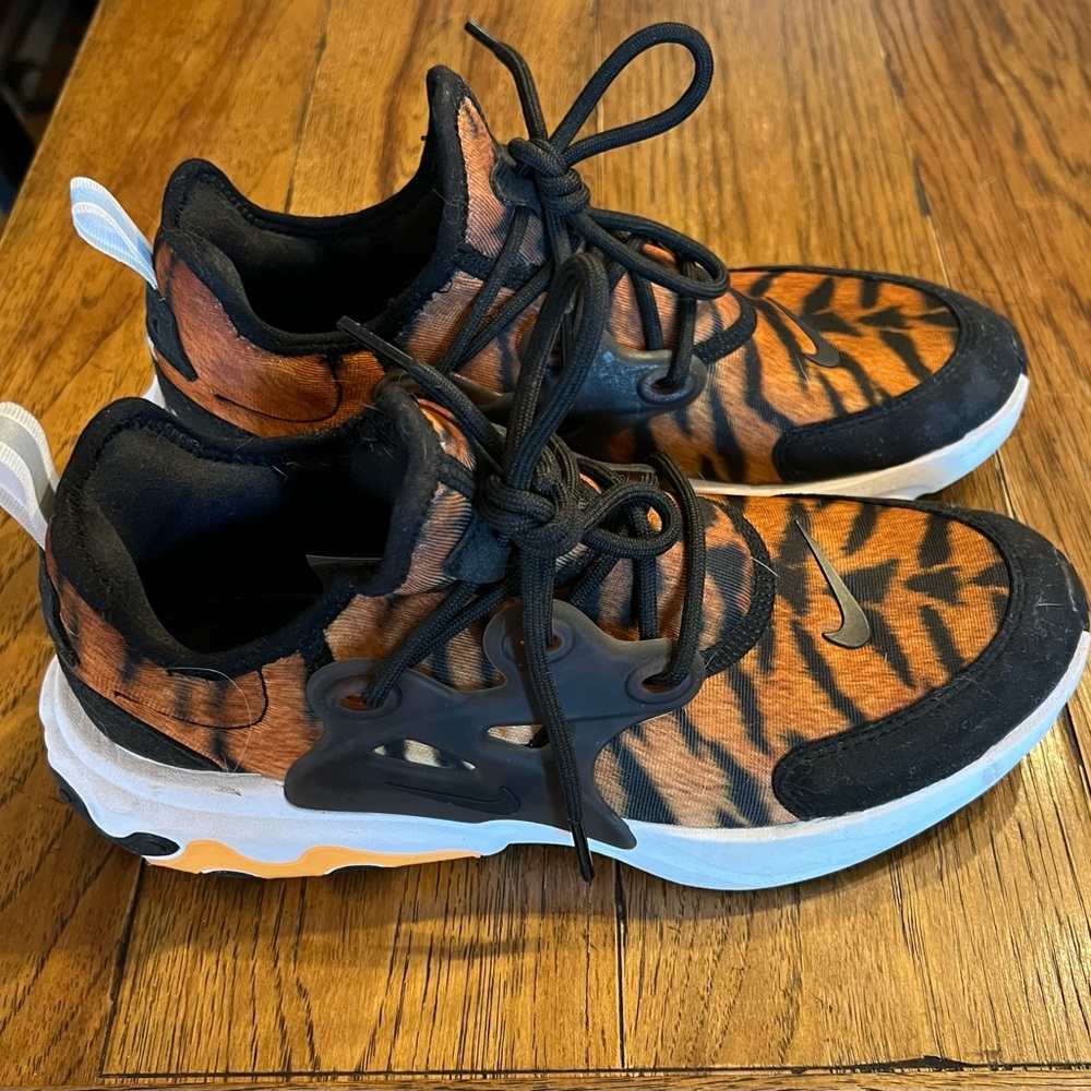 NIKE React Presto Tiger tennis shoes- 6.5 M